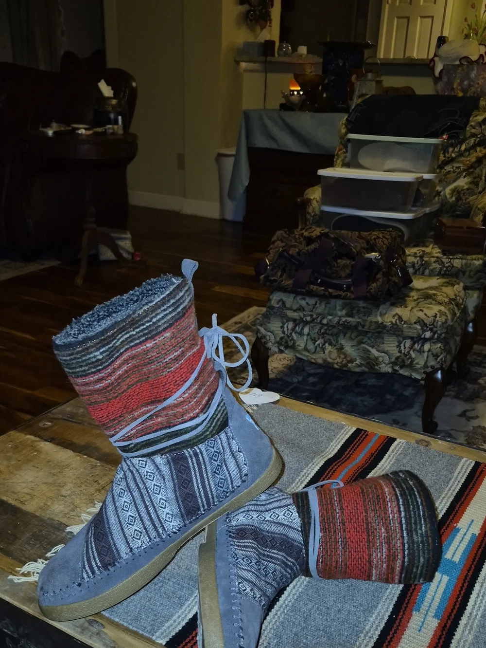 TOMS Nepal Mixed Woven Boots. thick faux fur lining Sz.7 To7.5. (#789SH)